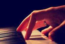 3377体育官网：拜仁计划与诺伊尔续约，不打算提前召回努贝尔.